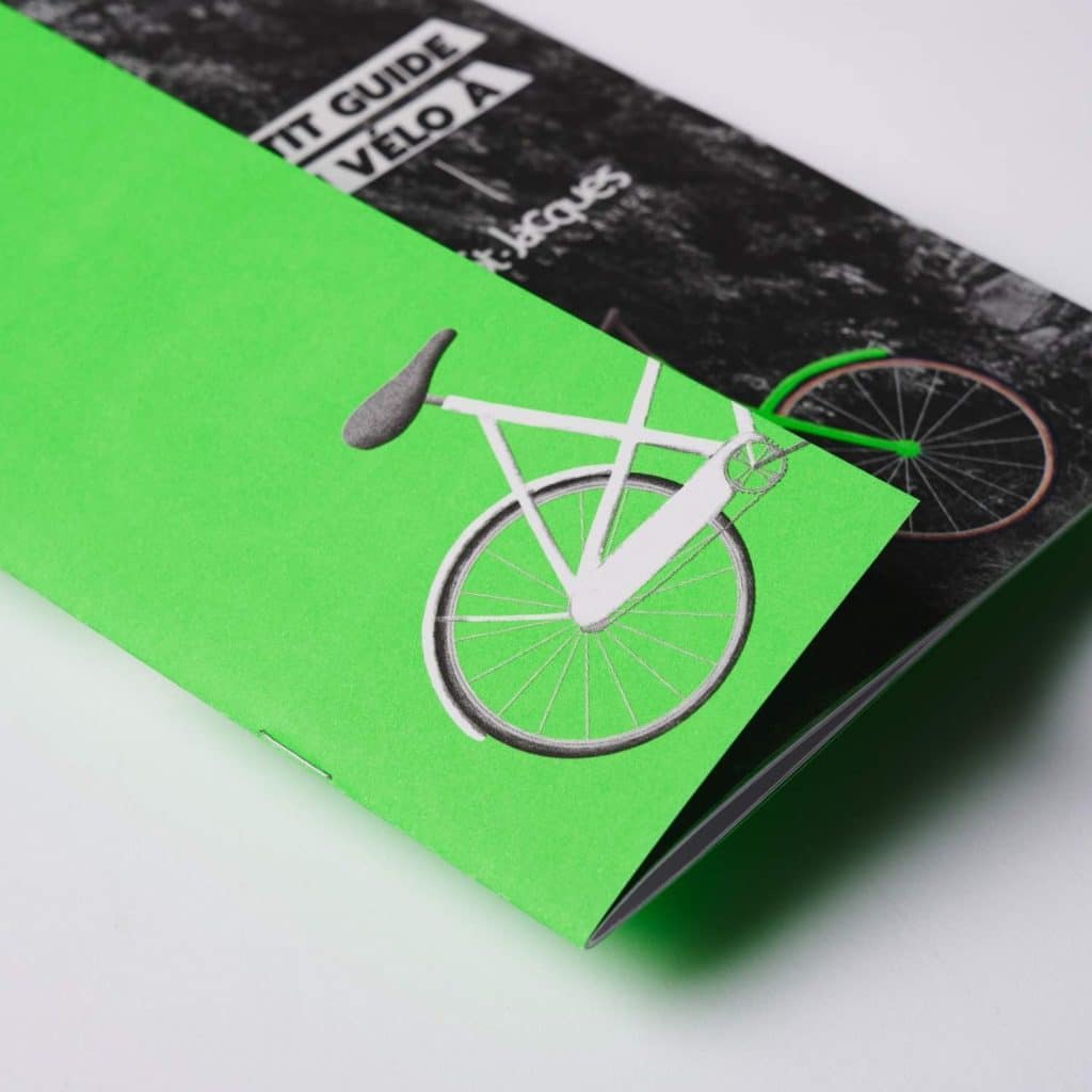 Dépliant relié piqure à cheval